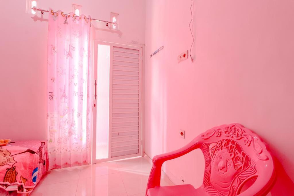 Pinky Guest House Syariah Kota Batu Exterior photo