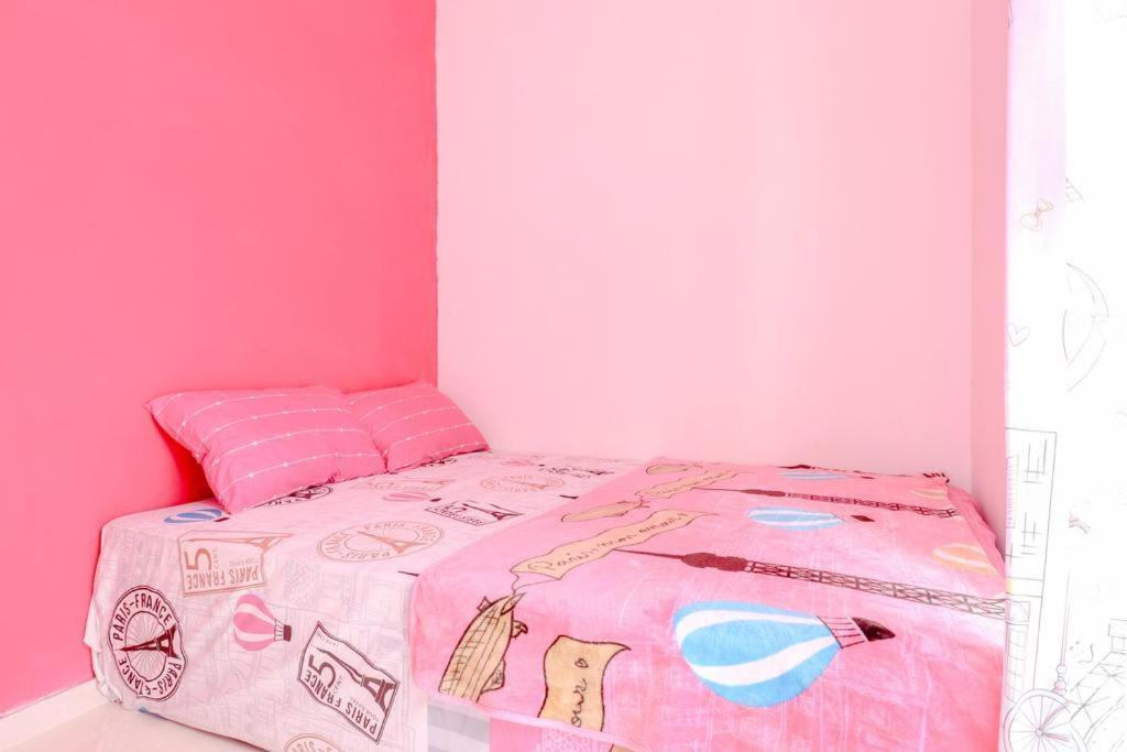 Pinky Guest House Syariah Kota Batu Exterior photo
