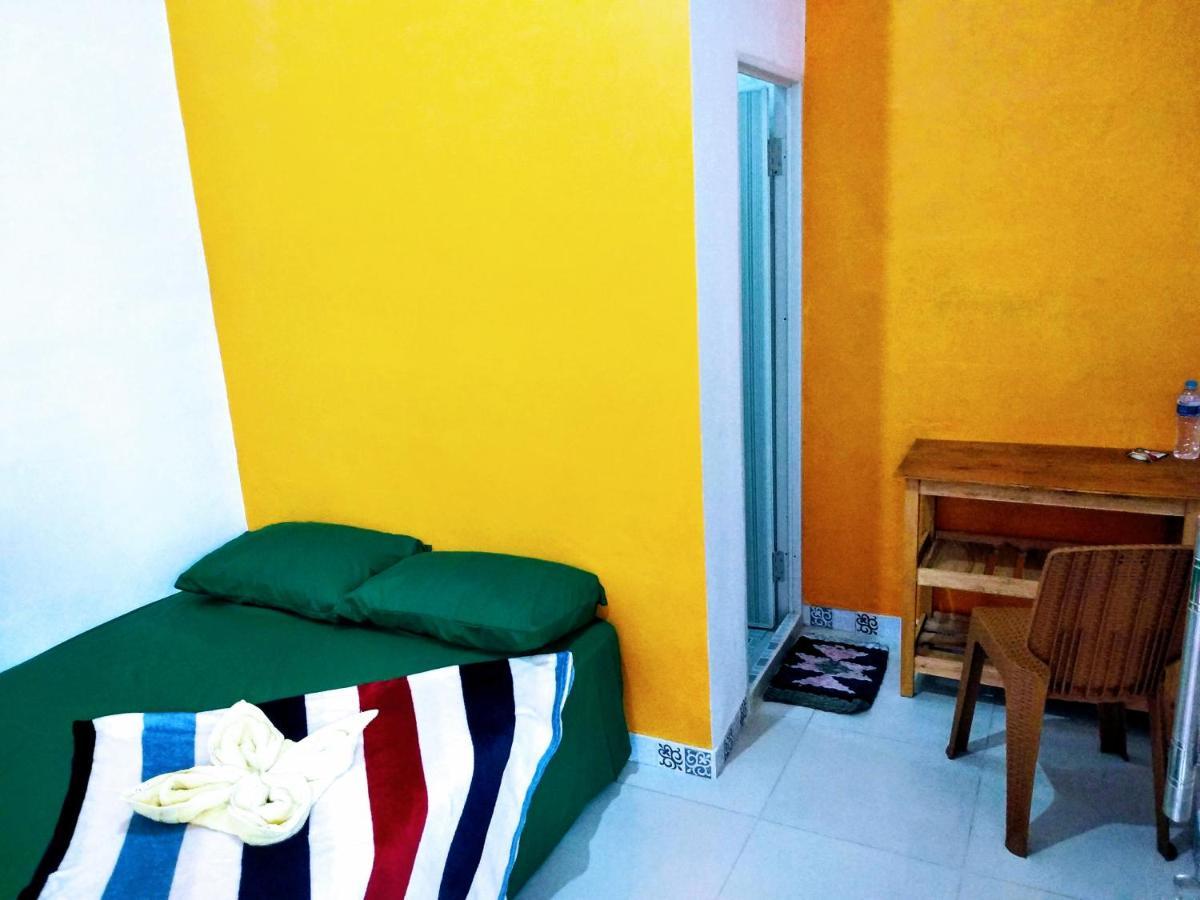 Pinky Guest House Syariah Kota Batu Exterior photo