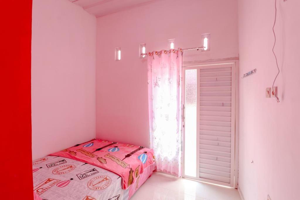 Pinky Guest House Syariah Kota Batu Exterior photo